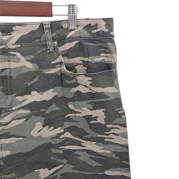 Kensie Jeans Camo Print Mini Skirt Women's Size 12/31 Casual Trendy - Picture 3 of 6